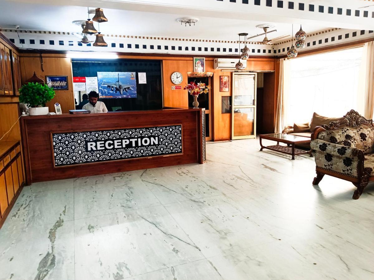 Hotel Krone Near Igi Airport Delhi 新德里 外观 照片